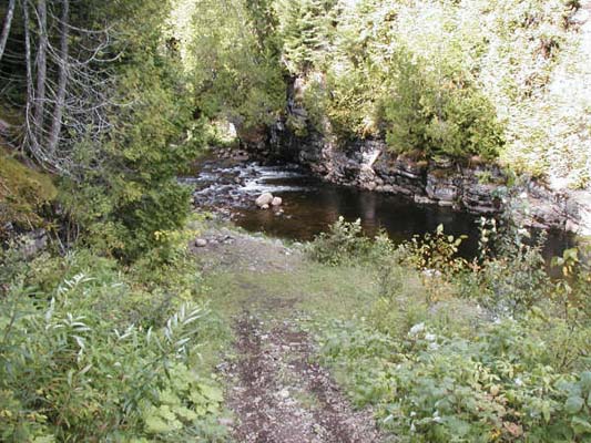 Pente vers la rivière image du terrain 02
